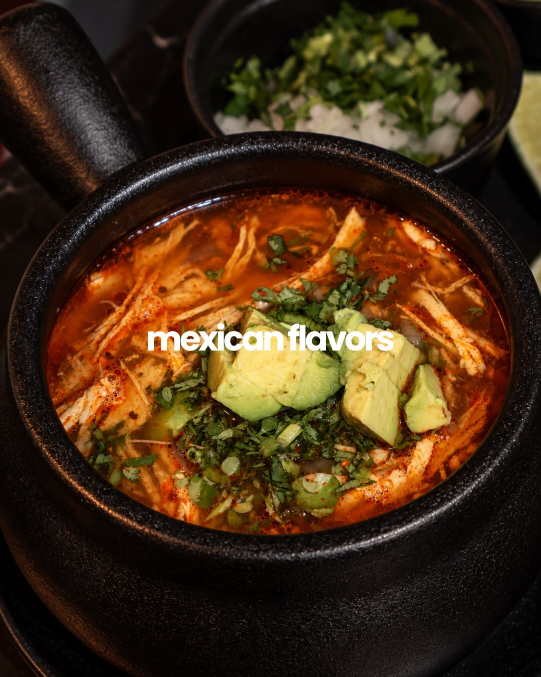 Tinga en olla negra